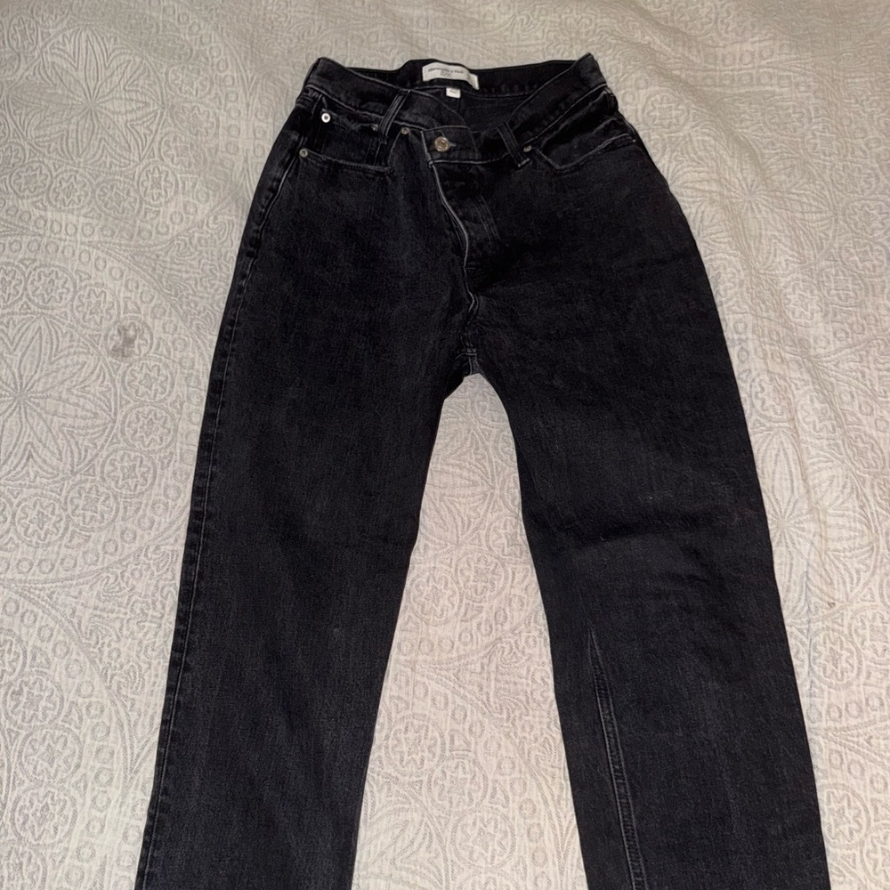 ABERCROMBIE HIGH RISE DAD JEAN, cross front